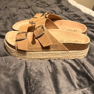 Yokono platform slide